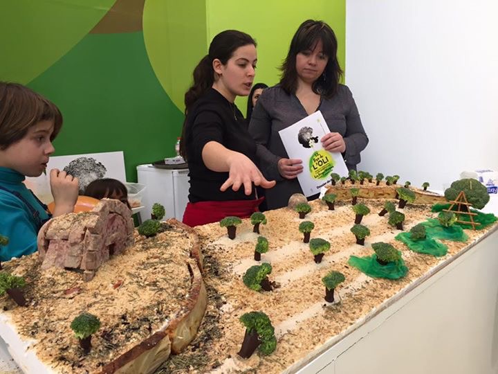 Montse Freixa i Ariadna Boixader a l'acte de creació del paisatge comestible "Menja't les Garrigues"